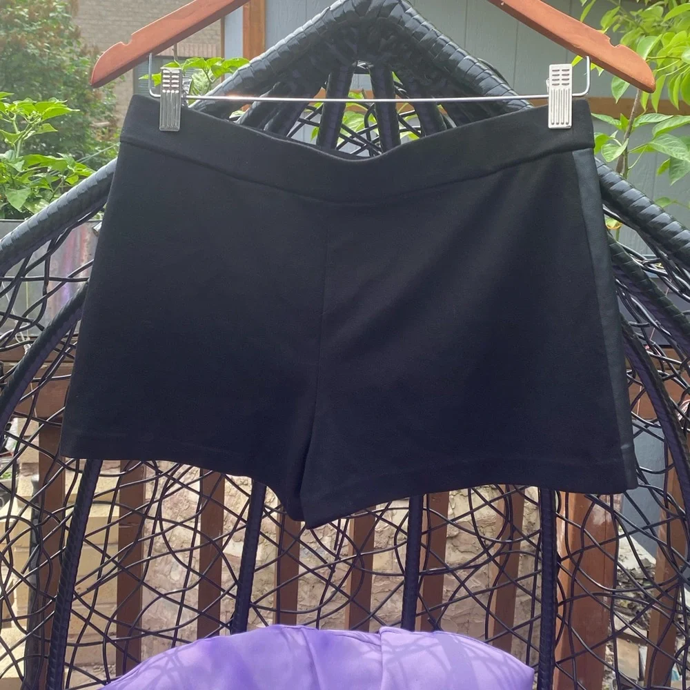 Aritzia Wilfred Free Liah Skort  Black Faux Leather front size S - Picture 4 of 9